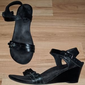 Vionic | Black Leather Sandals Size 9.5 W